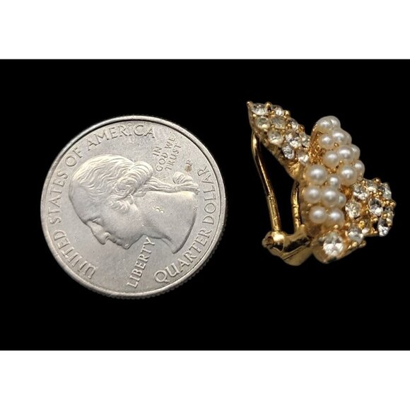 Kramer Vintage 1940s Clip On Earrings Faux Pearl Rhinestones Gold Tone Signed - Picture 4 of 11